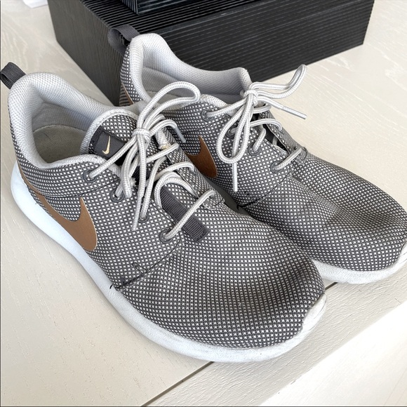 Gray and Gold Nike Roshe One | Women’s size 7 - Picture 3 of 4